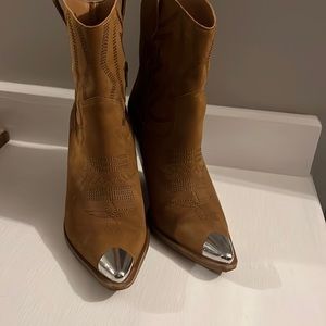 Gianni Bini bootie cowboy boots 7.5
